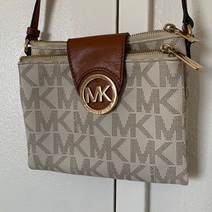 Michael Kors Fulton Vanilla Signature Crossbody with adjustable strap